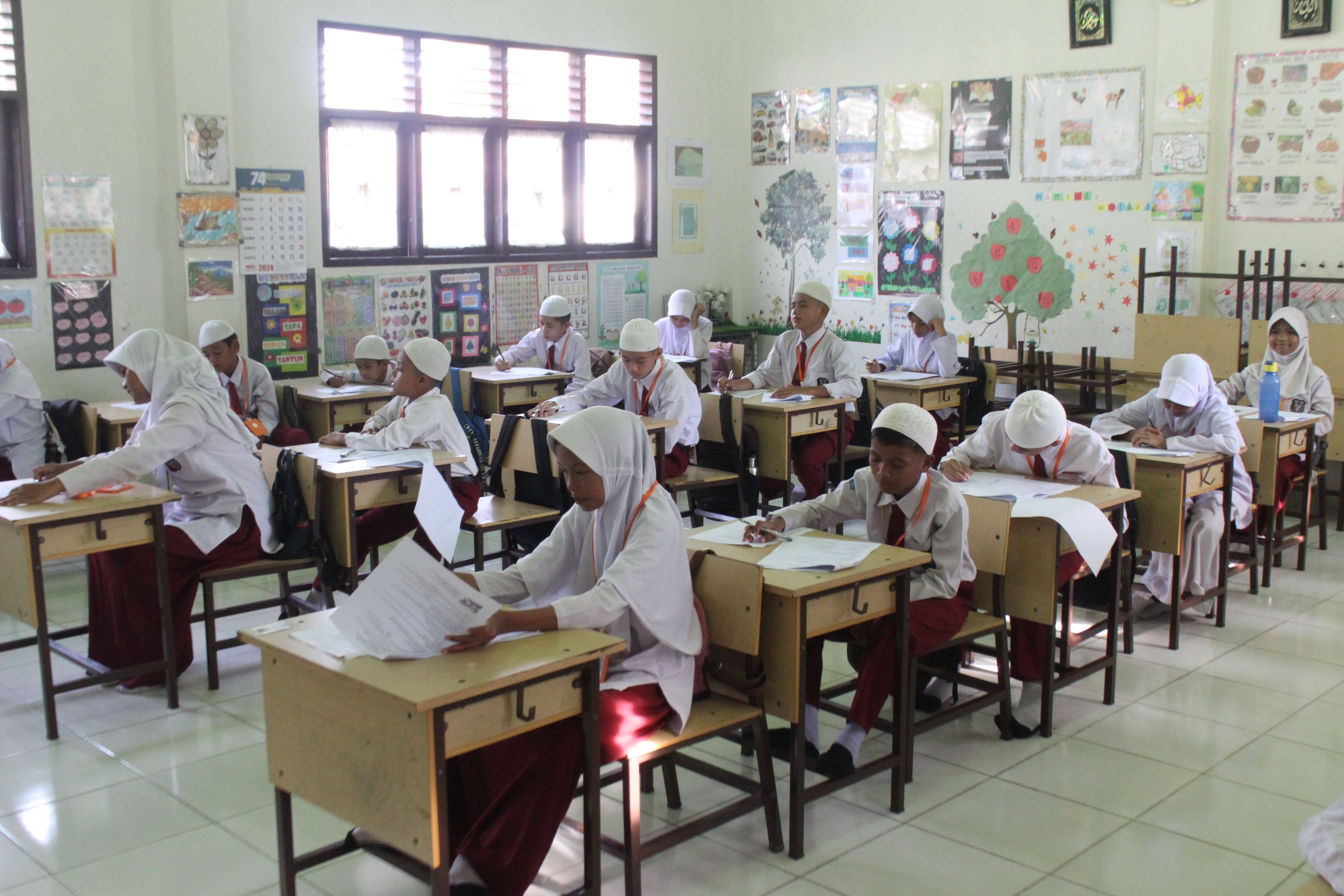 PELAKSANAAN UJIAN AKHIR SEKOLAH SISWA KELAS 6 SD NEGERI 9 BANDA ACEH